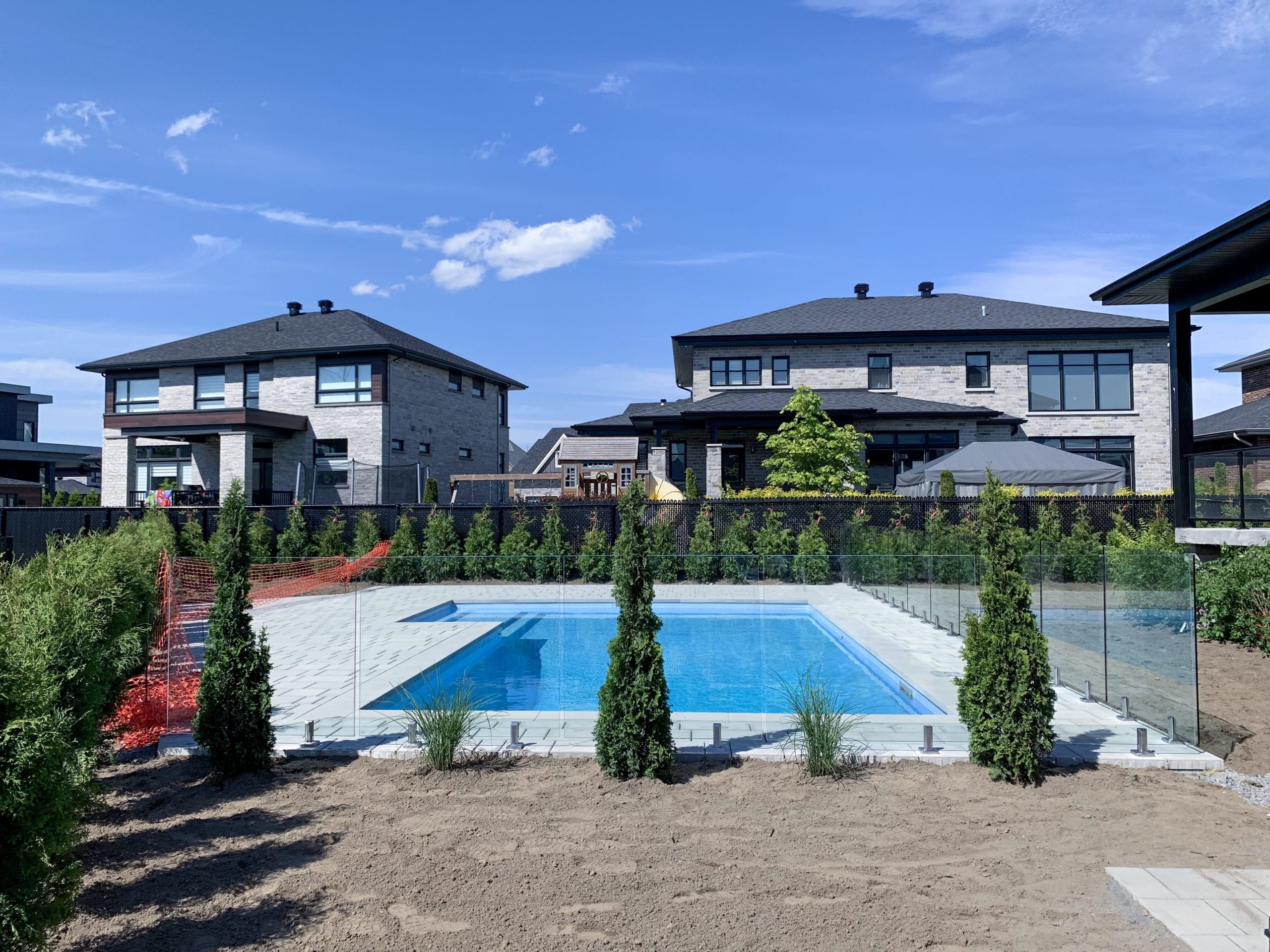 Clôture de piscine en verre trempé à Mont-Tremblant